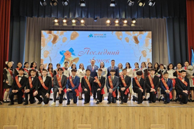 Альберт Семёнов поздравил школьников с окончанием учебного года / ЯСИА   