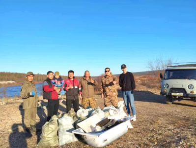 Экологи Якутии организовали субботник на Далдыне /    
