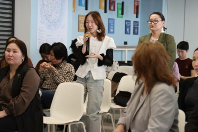 Студенты СВФУ встретились с художником-ювелиром Маргаритой Зиминой   / ЯСИА   