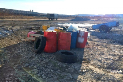 Экологи и жители Удачного провели субботник по очистке берега реки / ЯСИА   