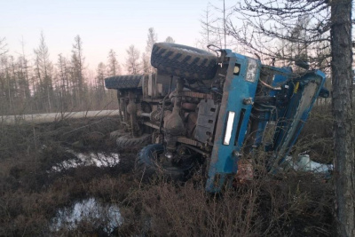 В Мирнинском районе Якутии в ДТП погиб водитель, пострадал ребенок / ЯСИА   