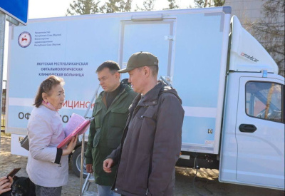 Бригада офтальмологов в Намском район провела прием и лечение жителей пострадавших от паводка сёл / ЯСИА   