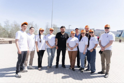 Более 200 человек приняли участие в посадке деревьев в Якутске / ЯСИА Якутск Якутск Республика Саха (Якутия)