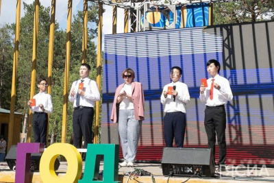 В Якутске четырем юным якутянам вручили паспорта в День защиты детей / Майя Гоголева Якутск Якутск Республика Саха (Якутия)