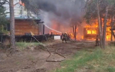 Несколько дачных домов загорелись по Покровскому тракту в Якутске / Саина Титова Якутск Якутск Республика Саха (Якутия)