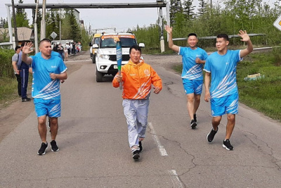 Эстафету огня игр «Дети Азии» встретили в Томпонском районе Якутии / ЯСИА   