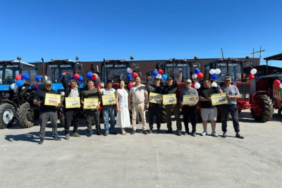 Хозяйства Чурапчинского улуса получили новую сельхозтехнику / ЯСИА   