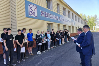 Алданские школьники начали трудовую четверть в компании «Железные дороги Якутии» / ЯСИА   
