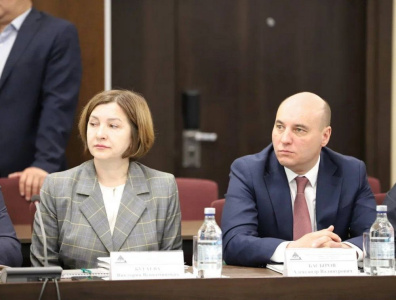 Сибирь и ДФО обсуждают процессы развития /    