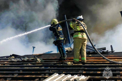 Стала известна причина пожара на складе магазина сантехники в Якутске / Анна Лебединская Якутск Якутск Республика Саха (Якутия)