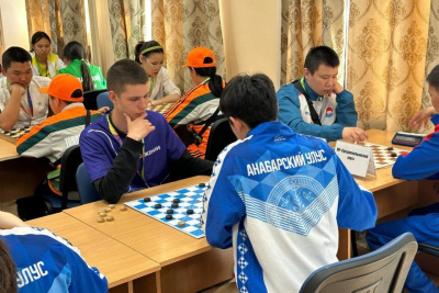 Рекордное количество шашистов участвует в школьной спартакиаде Якутии / Айаал Аргунов   