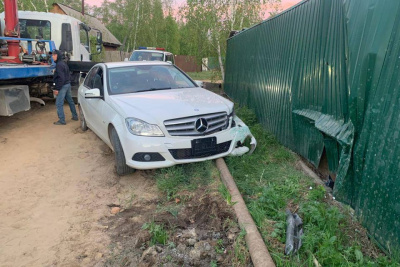 В Якутске пьяный водитель наехал на забор / ЯСИА Якутск Якутск Республика Саха (Якутия)