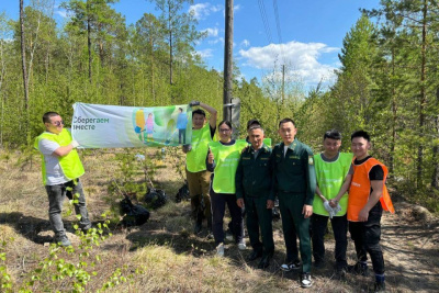 Якутск стал зеленее: в Центральном округе высадили деревья / ЯСИА   