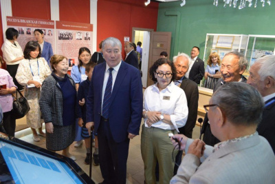 Александр Жирков поздравил Нюрбинский музей дружбы народов с 50-летием / ЯСИА   