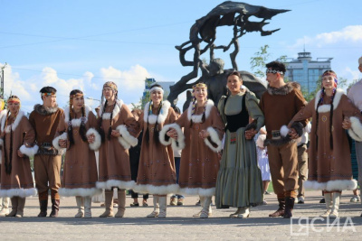 В Якутске станцевали осуохай, посвященный Дню России / Майя Гоголева Якутск Якутск Республика Саха (Якутия)
