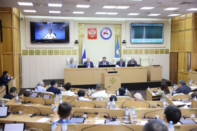 Айсен Николаев: «Новые инициативы президента России напрямую отвечают приоритетам республики» / Айаал Аргунов   