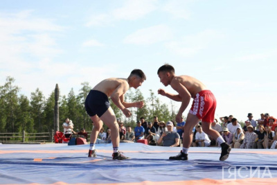 На турнире Иннокентия Халдеева провели первые схватки сильнейшие хапсагаисты / Дьулустаан Сергеев   