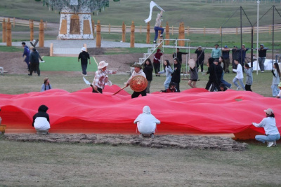Представление по мотивам эпоса Устина Нохсорова покажут на открытии Ысыаха Олонхо в Амге / ЯСИА   