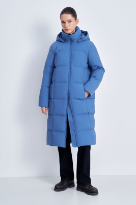 Пуховое пальто с капюшоном и воротником-стойкой