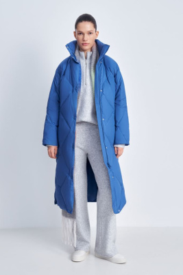 Пуховое пальто с воротником-стойкой и капюшоном