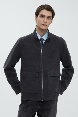 Куртка с накладными карманами