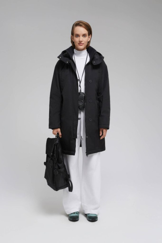 Утепленное пальто с капюшоном