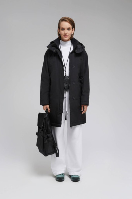 Утепленное пальто с капюшоном