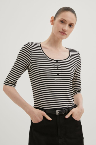 Блузка с округлым вырезом в полоску