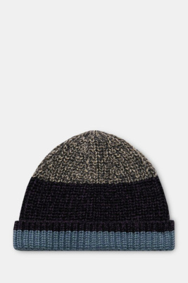 Вязаная шапка с шерстью