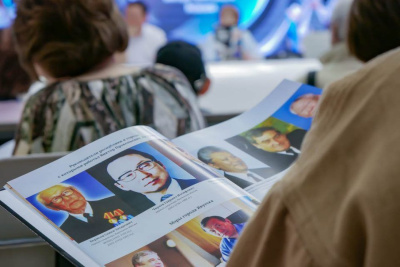 В Якутске презентовали книгу об известном фотокорреспонденте Викторе Яковлеве / Айаал Аргунов Якутск Якутск Республика Саха (Якутия)