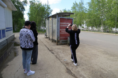 В Мирном проверили законность размещения рекламных конструкций /    