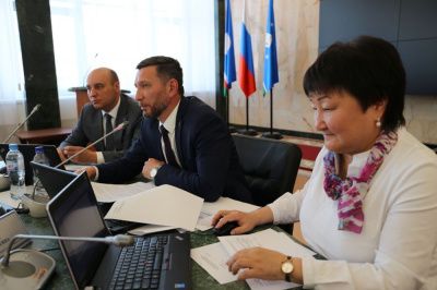 В администрации района идет работа деcятой сессии районного Совета /    