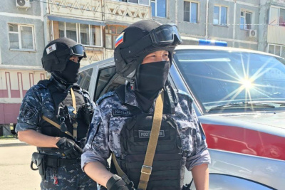 В Якутске росгвардейцы задержали мужчин, устроивших массовую потасовку у ночного заведения / ЯСИА Якутск Якутск Республика Саха (Якутия)