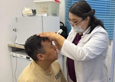 122 выезда совершили на передвижном мобильном комплексе медики Верхневилюйского района / ЯСИА   