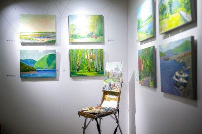 В Якутске открылась выставка Миры Аргуновой и Дмитрия Руфова «Летние радости» / ЯСИА Якутск Якутск Республика Саха (Якутия)