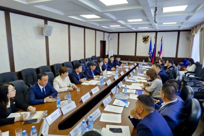 Председатель Якутской городской Думы Альберт Семенов встретился с делегацией из Китая / ЯСИА   