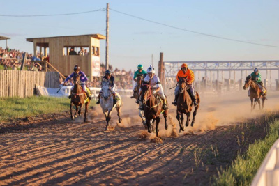 Победу на конных скачках на Ысыахе Олонхо одержал скакун Амгинского района / ЯСИА  Амгинский Республика Саха (Якутия)