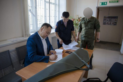 Альберт Семенов присоединился к акции «Сдай ружьё на СВО» / ЯСИА   