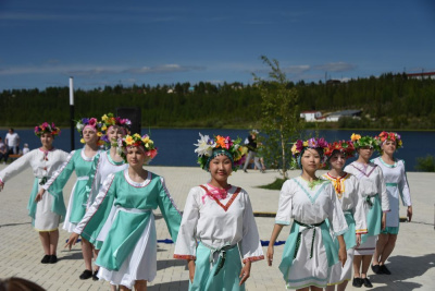 В Мирном впервые прошли Троицкие гуляния славянских народов /    