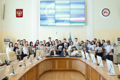 Выпускникам уникальной экспериментальной школы-интерната «Арктика» вручили аттестаты / ЯСИА   