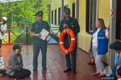 В Якутии инспекторы ГИМС провели профилактику с детьми / ЯСИА   Республика Саха (Якутия)