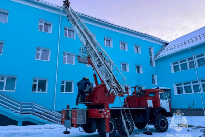 Спасение и эвакуация: как прошли учения пожарных в школе № 24 Якутска / ЯСИА   