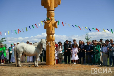 Глава Якутии назвал Ысыах Туймаады праздником — послом доброй воли, несущим миру добро и благопол... / Анна Лебединская   