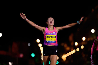 Якутянка Алёна Татаринова стала победителем марафона «Белые ночи» / Анна Лебединская   