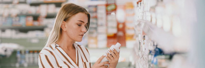 Каждый четвертый изучает состав перед покупкой косметики /    