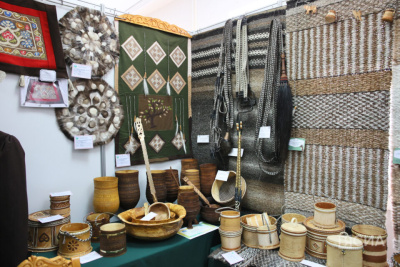 Выставка-ярмарка «Якутия мастеровая» представила молодых мастеров и новые технологии создания изделий / Нарыйа Пахомова   