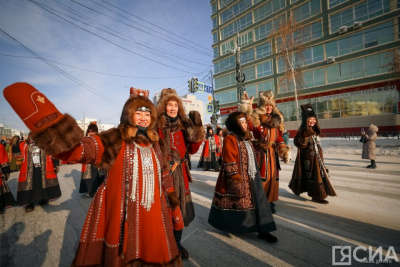 В Якутске состоялось десятое шествие в национальных костюмах народов республики / Нарыйа Пахомова   