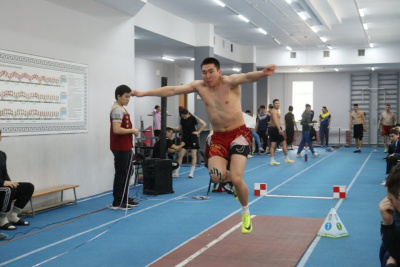 Стартовал чемпионат Якутии по национальному многоборью / Дьулустаан Сергеев   