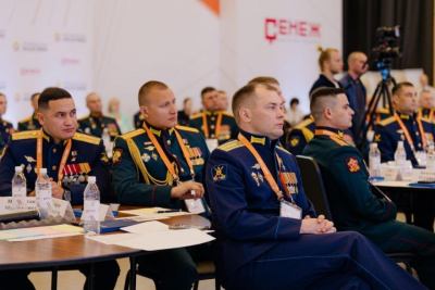 Сенаторы, депутаты и главы регионов стали наставниками программы «Время героев» / ЯСИА   