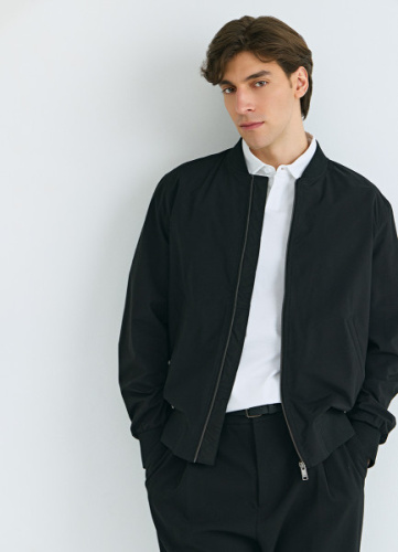 Бомбер на молнии, Черный